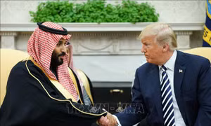 Lãnh đạo nước ngoài đầu tiên điện đàm với Tổng thống Trump