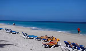 Bãi biển Cuba vắng bóng du khách Nga