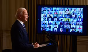 Loạt quan chức của ông Trump mất việc vào ngày đầu ông Biden làm tổng thống