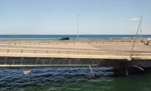 Nga lắp rào chắn chống xuồng không người lái để bảo vệ cầu Crimea