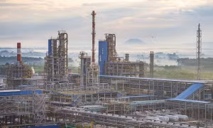 Video khói bốc lên ngùn ngụt khi nhà máy dầu ở Nga bị tấn công lần thứ 2 trong tuần