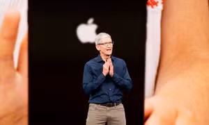 Dấu ấn bền bỉ của Tim Cook sau 15 năm lèo lái Apple