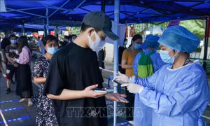 Trung Quốc căng thẳng vì ổ dịch COVID-19 mới lan ra 15 thành phố trong hơn 1 tuần