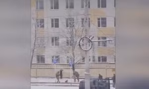 Video Cơ quan An ninh Liên bang Nga bắt giữ người định gài bom trong bãi đỗ xe