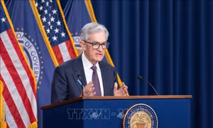 Fed ra tuyên bố cứng rắn giữa căng thẳng với Nhà Trắng