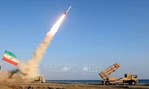 WSJ: Iran nối lại sản xuất tên lửa đạn đạo
