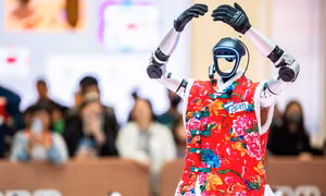 Cuộc đua phát triển robot hình người giữa tỷ phú Elon Musk và các công ty Trung Quốc