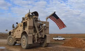 Xe quân đội Mỹ chở bột mỳ đánh cắp ùn ùn rời Syria