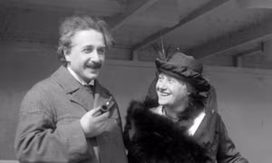Cuộc hôn nhân của thiên tài Albert Einstein và người vợ thứ hai