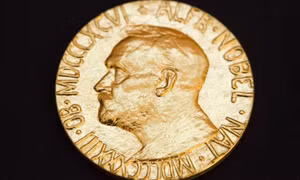 Ly kỳ câu chuyện hòa tan huy chương vàng Nobel để qua mặt Đức Quốc xã