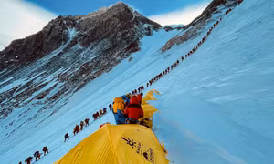 Người leo đỉnh Everest nơm nớp sợ mắc COVID-19