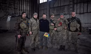 Thông điệp từ những chuyến thăm tiền tuyến liên tục của Tổng thống Ukraine