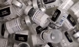 Dồn vaccine COVID-19 còn thừa, biện pháp đơn giản giúp tiết kiệm hàng nghìn liều
