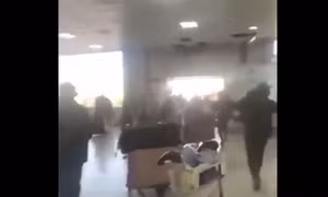 Video người dân Yemen hoảng sợ chạy ra khỏi sân bay khi bị Israel không kích