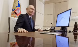 Video ông Putin bỏ phiếu trực tuyến trong ngày bầu cử Tổng thống Nga