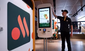 Dính bê bối sau 3 tuần hoạt động, cửa hàng McDonald phiên bản Nga có thể thất bại