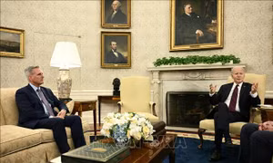 Tổng thống Biden và Chủ tịch Hạ viện chưa đạt được thỏa thuận trần nợ công