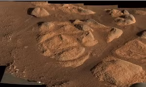 Tàu thăm dò của NASA phát hiện các tảng đá bí ẩn