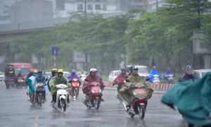 Thời tiết ngày 27/10: Mưa lớn dồn dập, lũ trên các sông miền Trung tiếp tục lên cao