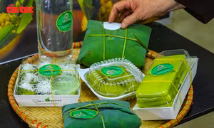 Cốm Mễ Trì đỏ lửa, rộn ràng nhịp chày giã vào vụ mới