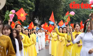 1.000 người đồng diễn tại Lễ hội Áo dài du lịch Hà Nội 2023 trên phố đi bộ Hồ Hoàn Kiếm