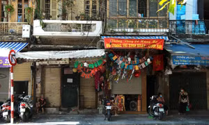 Hình ảnh chưa từng có trên phố Hàng Mã trong ngày rằm tháng 7