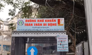 Sáng chế thành công buồng khử khuẩn toàn thân di động chống COVID-19