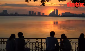 Ngắm hoàng hôn tuyệt đẹp từ Hồ Tây