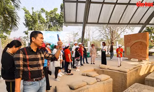 Thăm lại căn hầm nơi bắt sống tướng Đờ Cát cách đây 70 năm