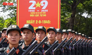 Mồ hôi đẫm áo chiến sĩ công an, giữa ‘chảo lửa’ thao trường cho nhiệm vụ A80