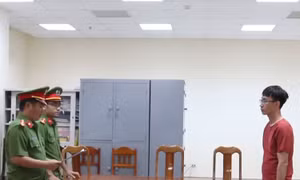 Tạm giữ hình sự cán bộ ngân hàng lừa đảo chiếm đoạt tài sản