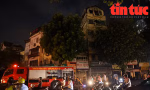 Cháy quán trà chanh 6 tầng ở đường Láng