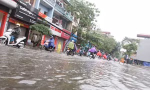 Thời tiết ngày 15/4: Mưa khắp cả nước, miền Bắc đề phòng dông lốc