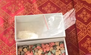Phát hiện vụ vận chuyển 2kg nghi là ma tuý tổng hợp ketamin