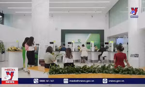 Lãi suất tiết kiệm hạ nhiệt, lượng tiền gửi vẫn tăng