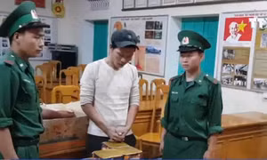Bắt đối tượng vận chuyển hàng nghìn quả pháo qua biên giới