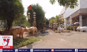 Độc đáo linh vật đường hoa Nguyễn Huệ tết Tân Sửu 2021