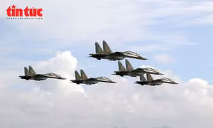 SU-30MK2 luyện tập bay đội hình đặc biệt chào mừng 80 năm Quốc khánh