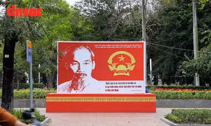 Cờ hoa rực đỏ khắp phố phường Hà Nội chào mừng ngày bầu cử