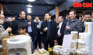 Hơn 100 gian hàng tham gia xúc tiến thương mại gắn kết du lịch, quảng bá văn hóa