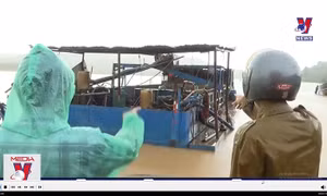 Bắt quả tang 2 tàu hút cát trái phép trên sông Sê San