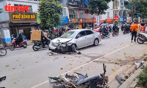 Ô tô đi ngược chiều gây tai nạn liên hoàn, 3 người bị thương nặng