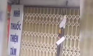 Niêm phong một hiệu thuốc tăng giá bán khẩu trang tại Hà Nội