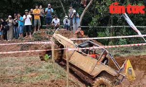 'Nín thở' với những màn đua xe địa hình đầy cam go