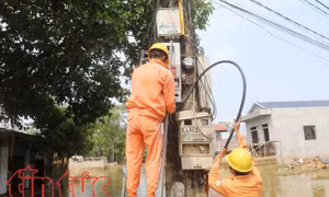 Cơ bản cấp điện trở lại cho người dân vùng ngập tại Chương Mỹ