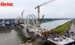 Cầu Đuống mới thành hình bên cầu cũ sắp tháo dỡ