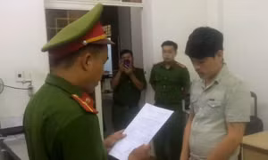 Khởi tố và bắt giữ đối tượng ép người dân viết giấy nợ
