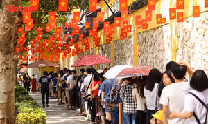 Giới trẻ thăm Hoả Lò để hiểu hơn giá trị của hoà bình