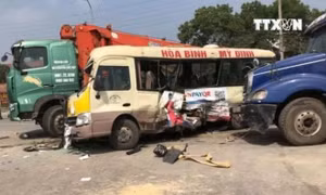 Tai nạn liên hoàn trên đại lộ Thăng Long, 2 người tử vong