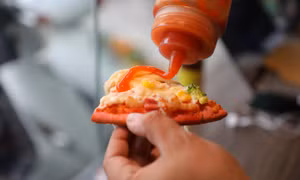 Bánh pizza Thanh long đắt hàng mùa dịch COVID-19